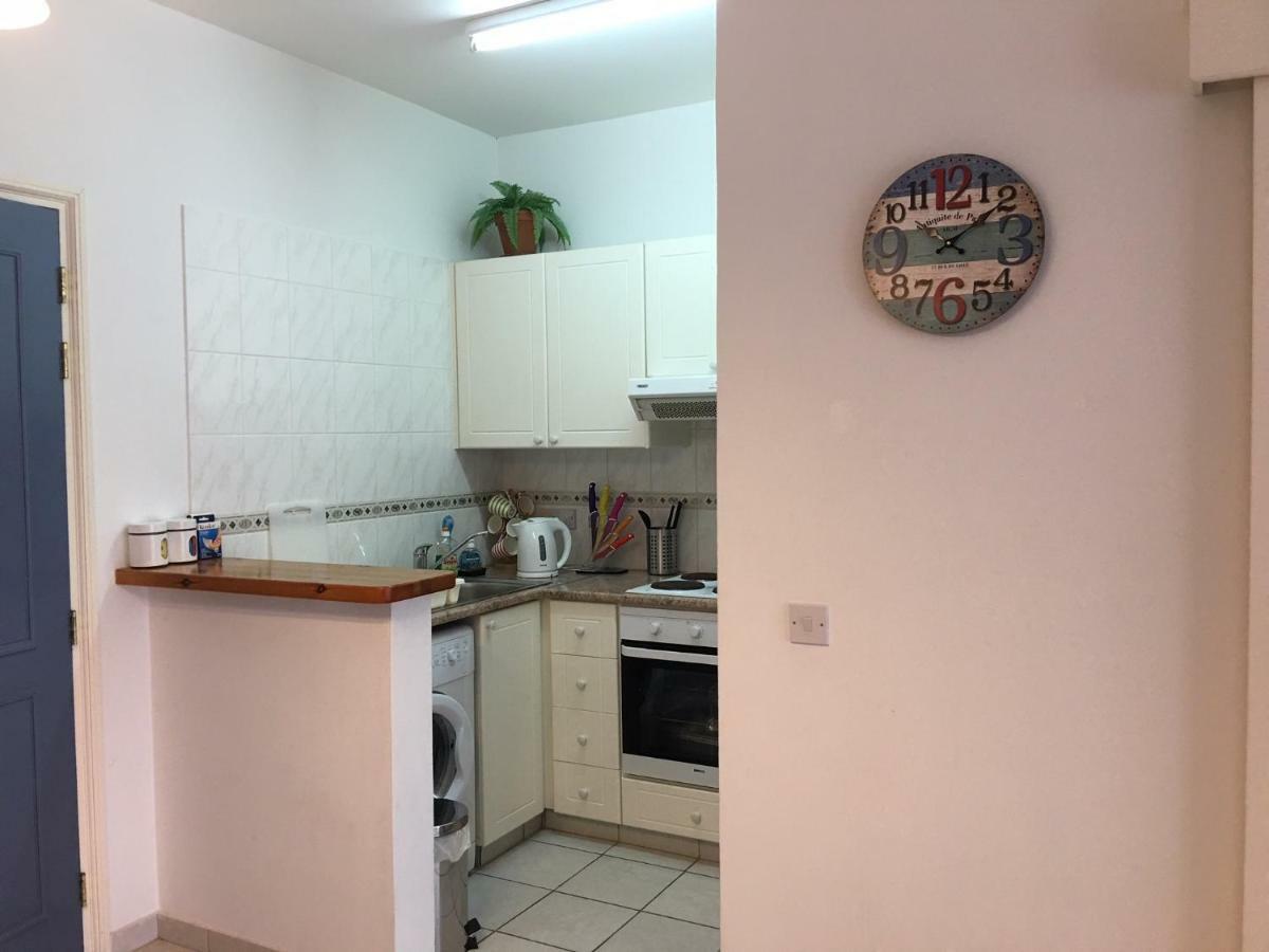 Limnaria Gardens - Modern 1 Bed, Walk To Beach & Shops Paphos Exteriér fotografie